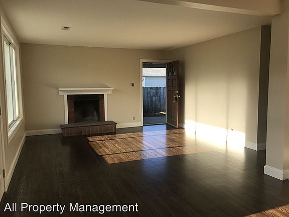 4th image of 828 Serena Dr