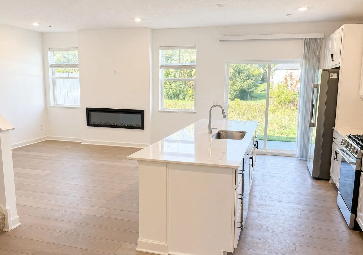Brand New Contruction 3Bed 2.5Bath Townhome in Forest Lake! — Photo 3