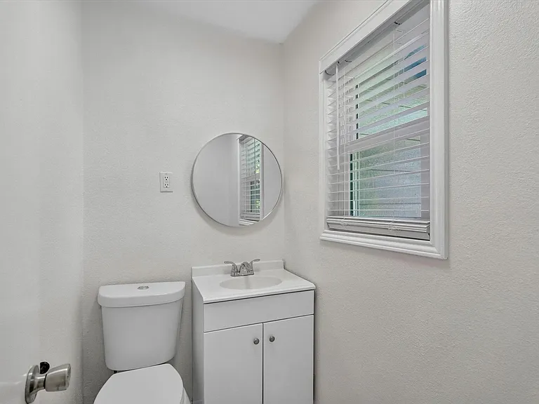 815 Wilson Dr — Photo 24