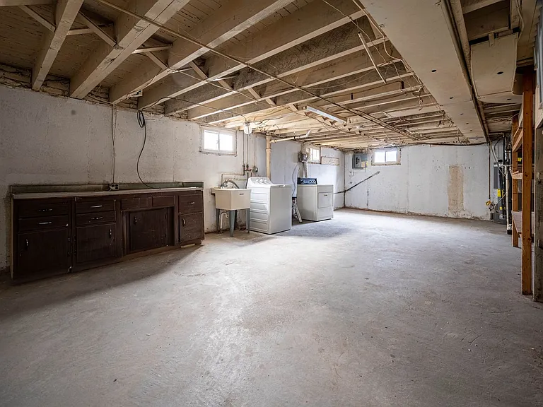 357 Holland St — Photo 16