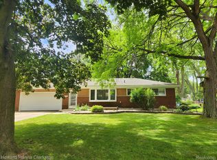 3449 Fort Dr, Waterford, MI 48328