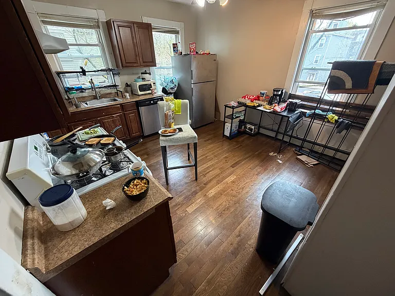 77 Walnut St #6 — Photo 6