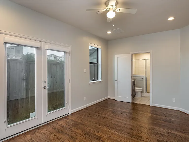 1418 Shearn St — Photo 3
