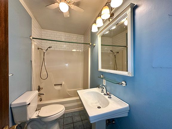 2nd image of 613 Countyline St Unit 1
