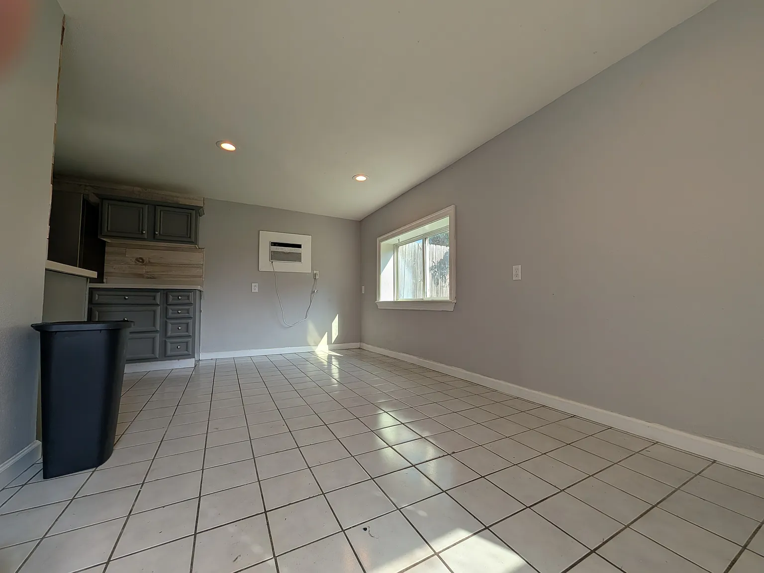 2200 Lloyds Ave — Photo 2