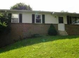 10002 McKinley Dr, Hancock, MD 21750