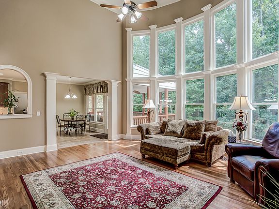 4th image of 2214 Huntcrest Way