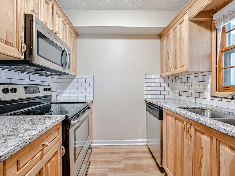 1036 Old Holcomb Bridge Rd — Photo 7
