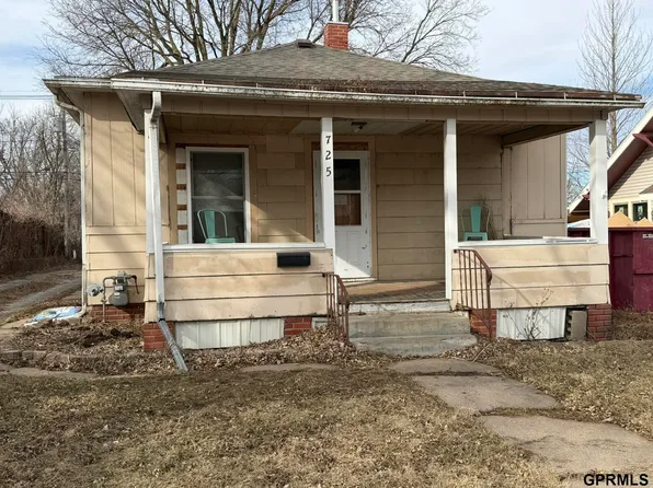 725 N 6th St, Seward, NE 68434