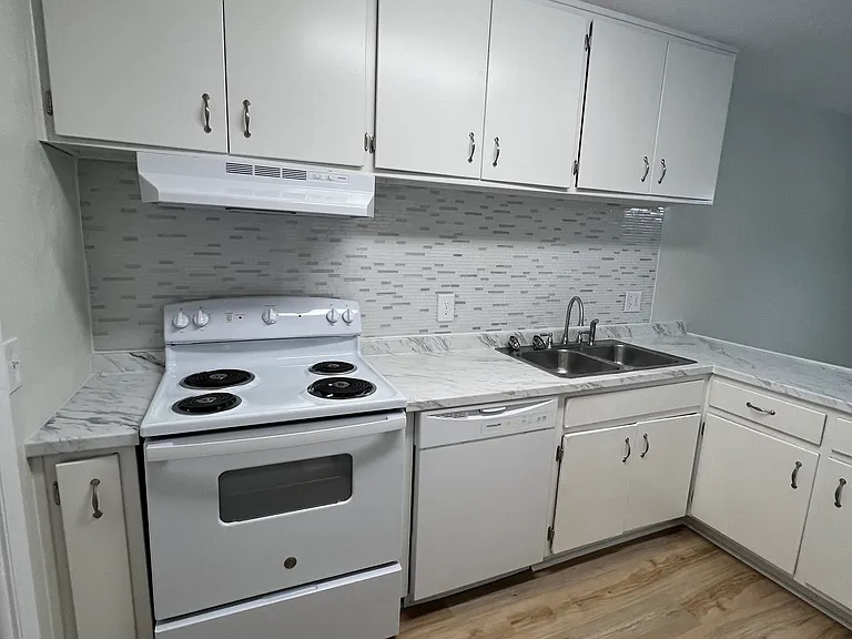2681 N Point Ct #C — Photo 2