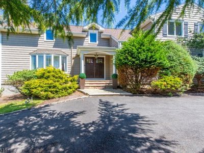 68 Rockledge Dr, Livingston, NJ, 07039