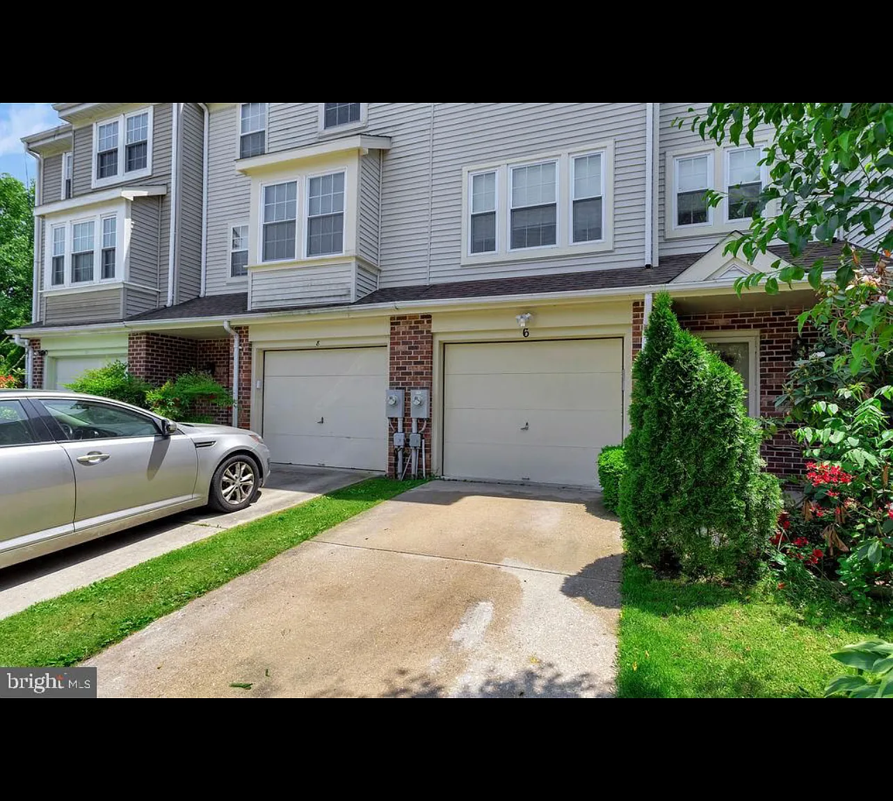 3 bed, 2.5 bath, 1328 sqft, $2,670 — Photo 2