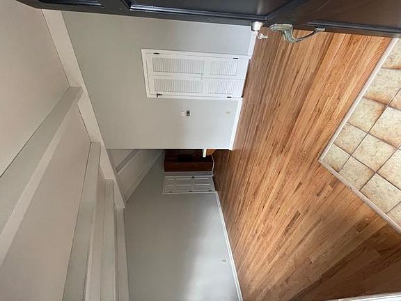 2nd image of 423 Monterey Ave