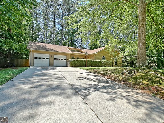 2nd image of 102 Brookwood Path