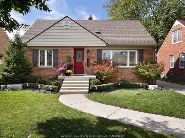 1245 Fairview Blvd, Windsor, ON N8S 3E8