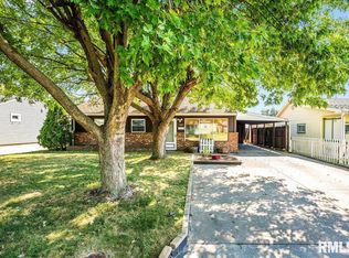 1402 Bellaire St, Pekin, IL 61554