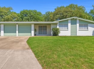 24 Barons Ct, Bedford, TX 76022