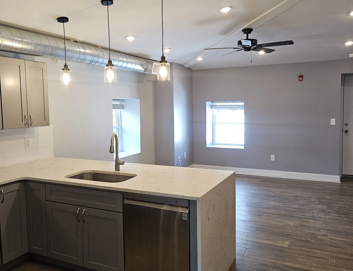 2 bed, 1000 sqft, $1,800 — Photo 4