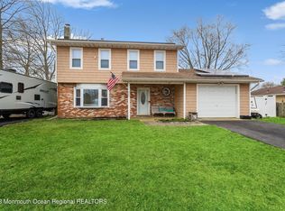 402 6th St, Waretown, NJ 08758