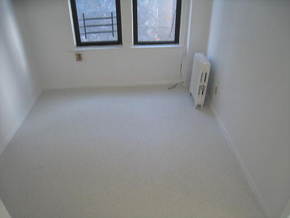 5th image of 42-14 Astoria Blvd S #2R