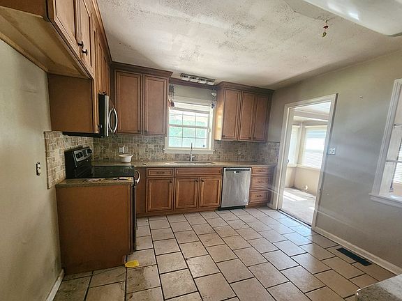 2nd image of 2022 Stuart Ave