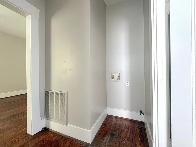 Katherine Court Apartments — Photo 19