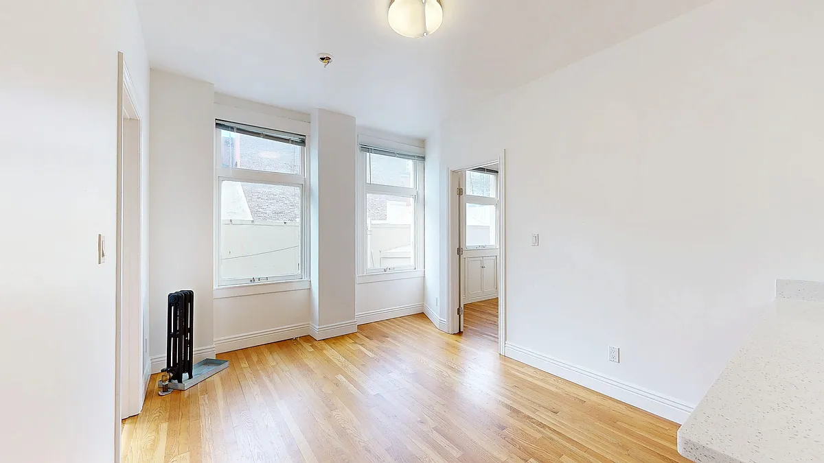 Building Photo - 1106 Bush St #501