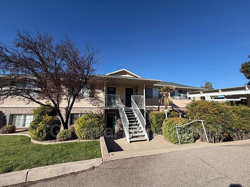 3 bed, 1.5 bath, 1100 sqft, $1,395 — Photo 1