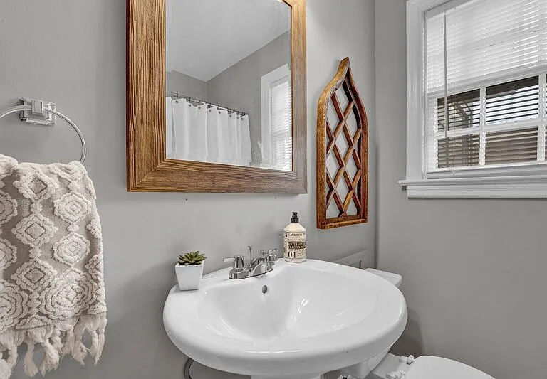 112 Greer St — Photo 5