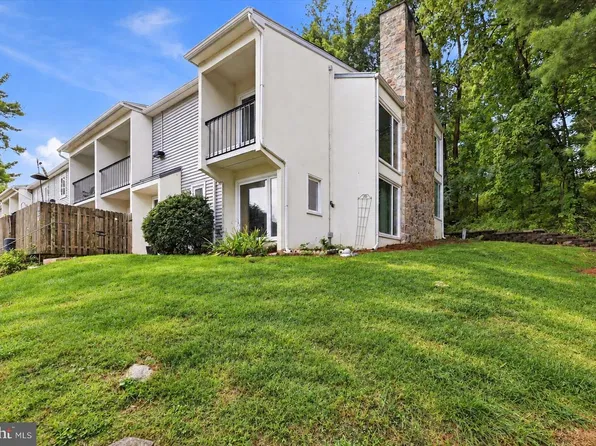 150 W Kenilworth Cir, Newtown Square, PA 19073
