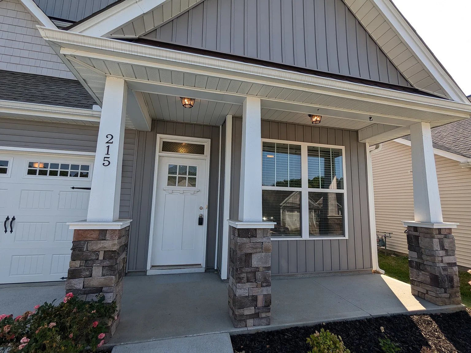 3 bed, 2.5 bath, 1912 sqft, $2,050 — Photo 2