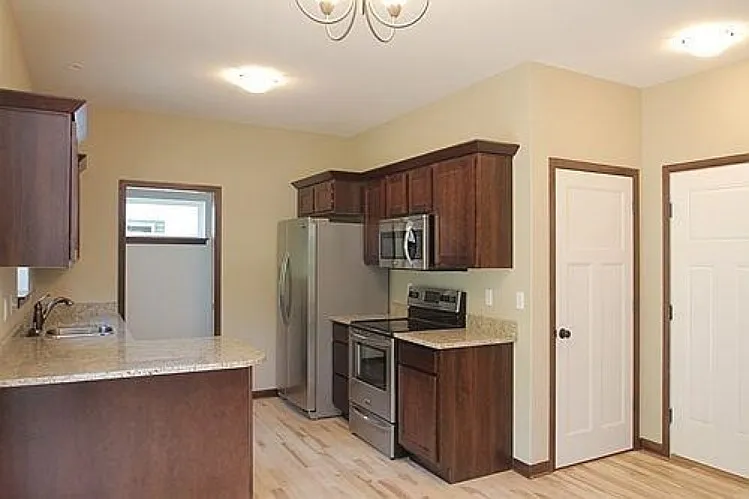 2054 Mackinaw Dr — Photo 2