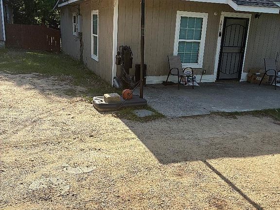 2nd image of 3928 Grand Ave
