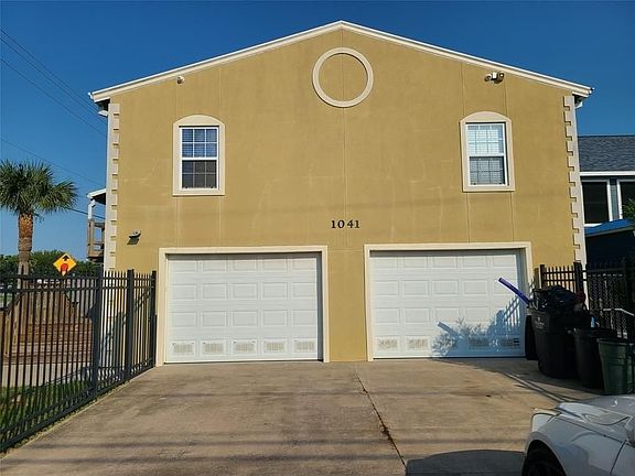3rd image of 1033 E Bayshore Dr