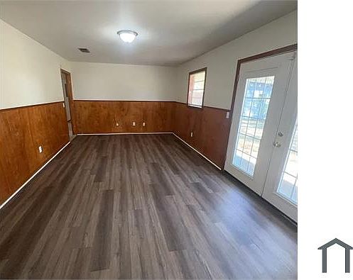 4th image of 2242 Castle Hill Dr