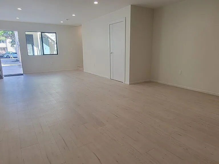 1427 S Shenandoah St #1425 — Photo 4