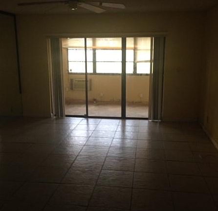 5th image of 16189 Laurel Dr