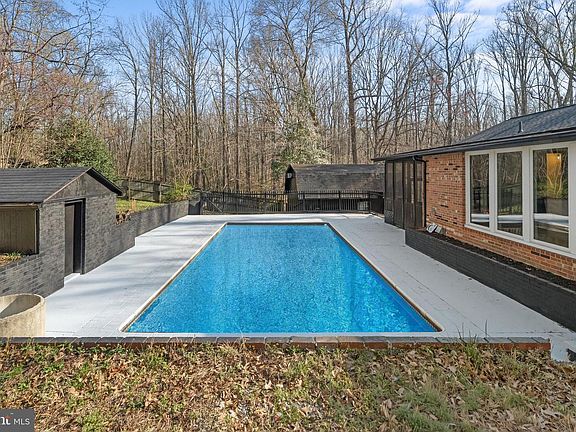 3rd image of 96 Sandy Ridge Rd