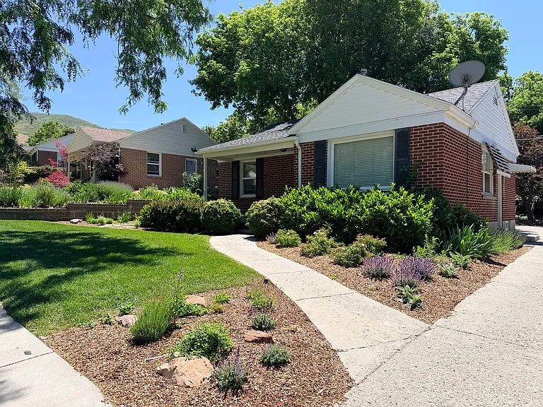 2516 E Elm Ave — Photo 13
