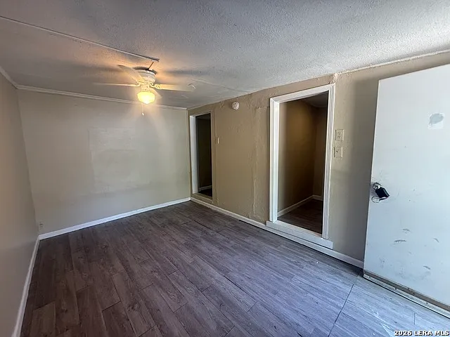 314 N Nueces #C — Photo 5