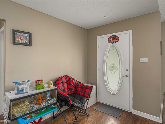 3rd image of 208 Boutte Cir