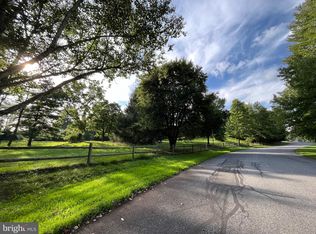 2 Chestnut Hill Dr, Mohnton, PA 19540