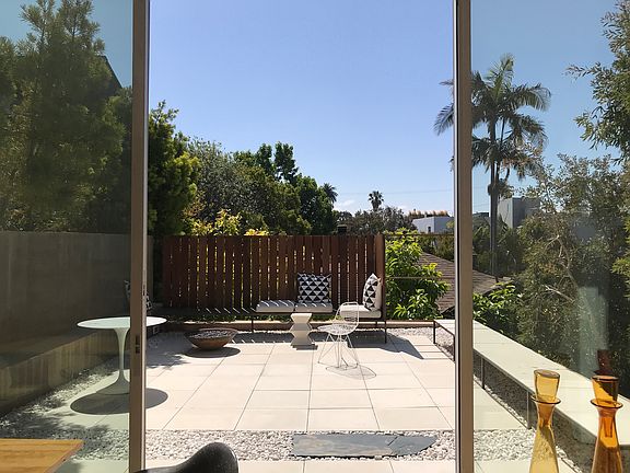 5th image of 653 1/4 Milwood Ave