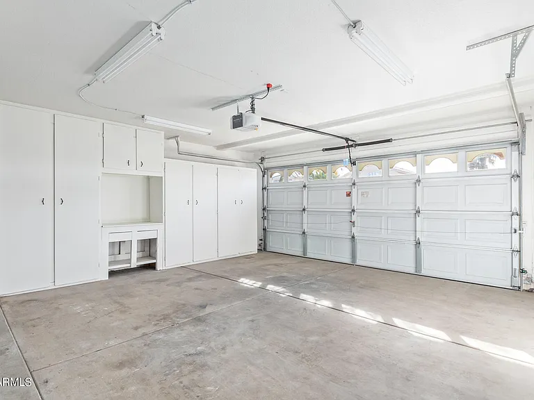 1018 W Kings Ave — Photo 32