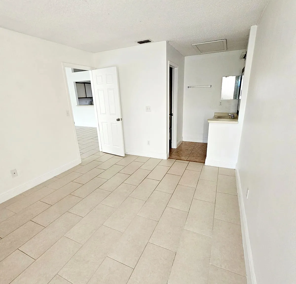 2 bed, 902 sqft, $1,750 — Photo 4