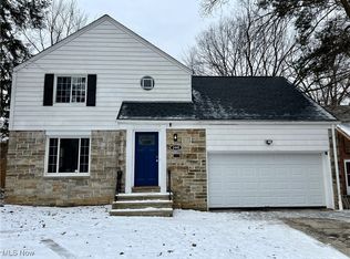 2440 N Taylor Rd, Cleveland Heights, OH