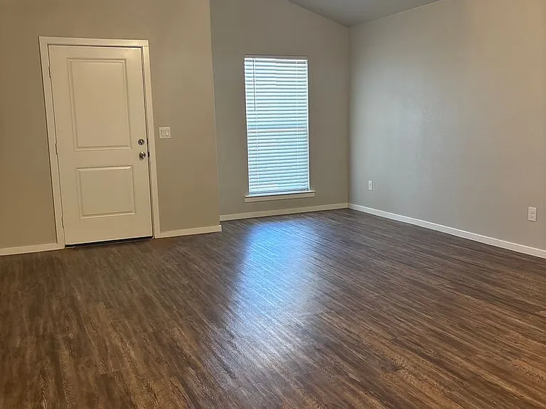 2125 Kirksey Ave — Photo 4