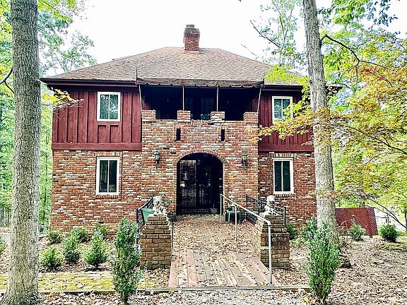 Showing second level balcony