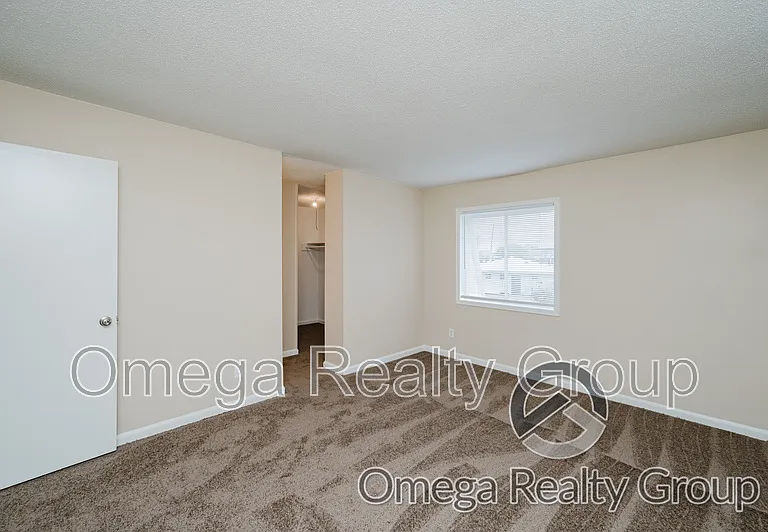 Camelot Apartments — Photo 31