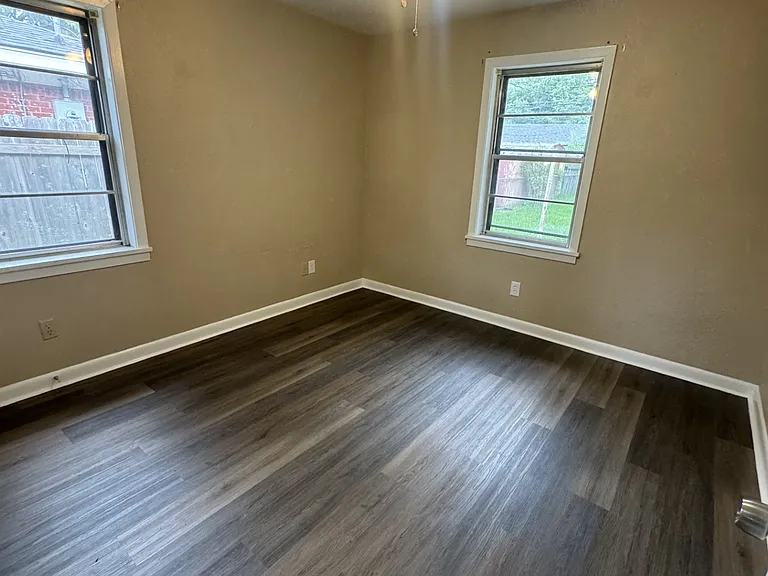 1704 Bradley St — Photo 3